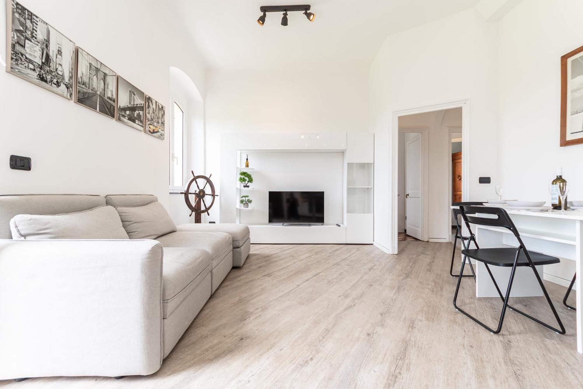 Spacious 3-Bedroom Apartment - 10 Min To City Center & 5 Min To Gaslini Hospital Genoa Exterior photo