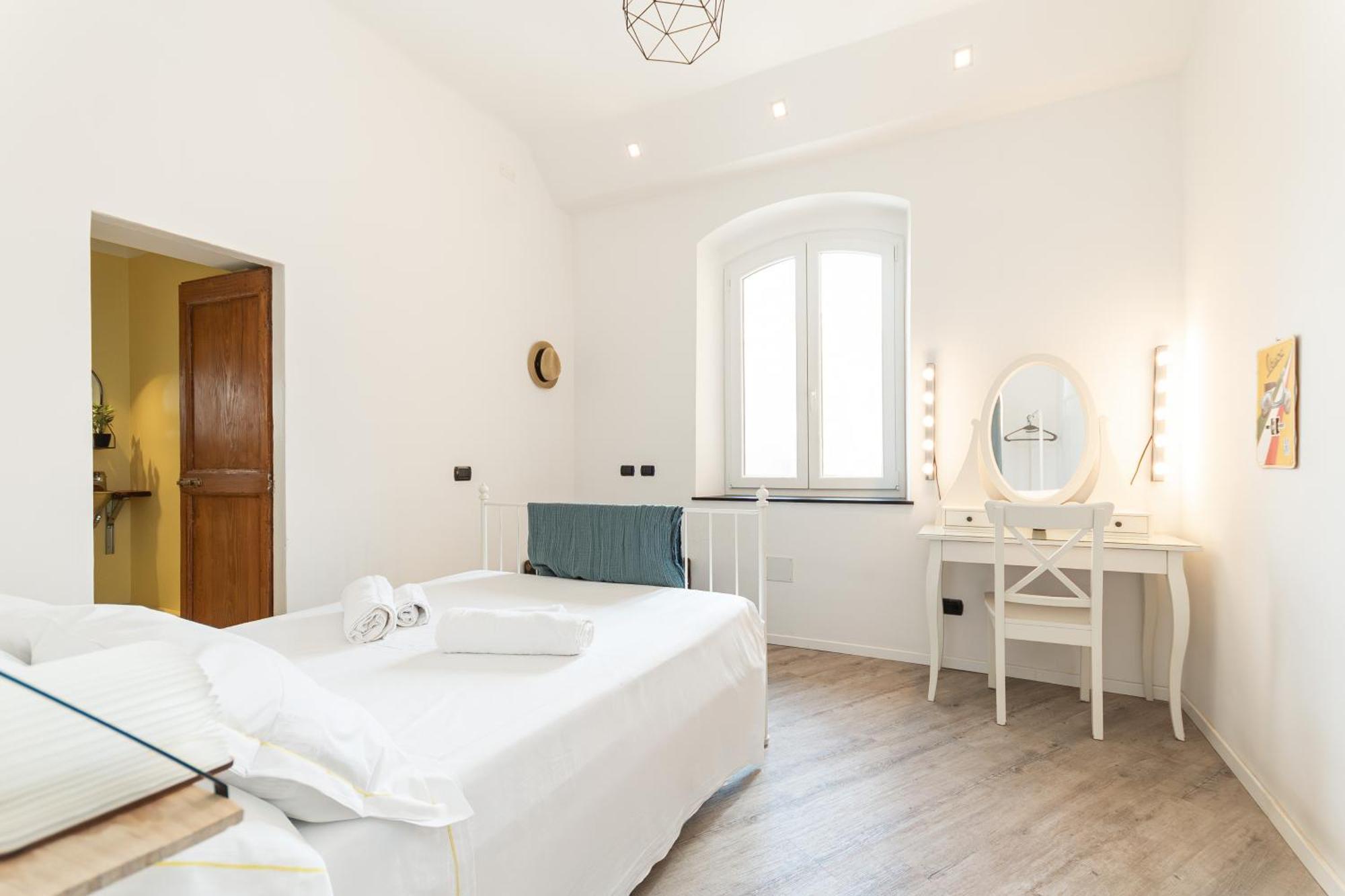 Spacious 3-Bedroom Apartment - 10 Min To City Center & 5 Min To Gaslini Hospital Genoa Exterior photo